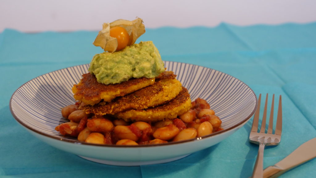 Vegane Maispuffer mit Baked Beans und Avocadocreme! – Ilvi goes happinez